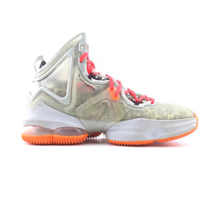 NIKE LEBRON 19